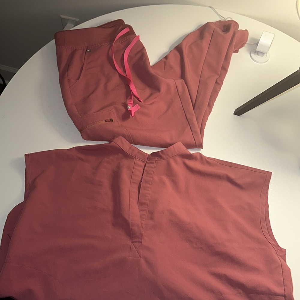 Mauve figs scrubs set